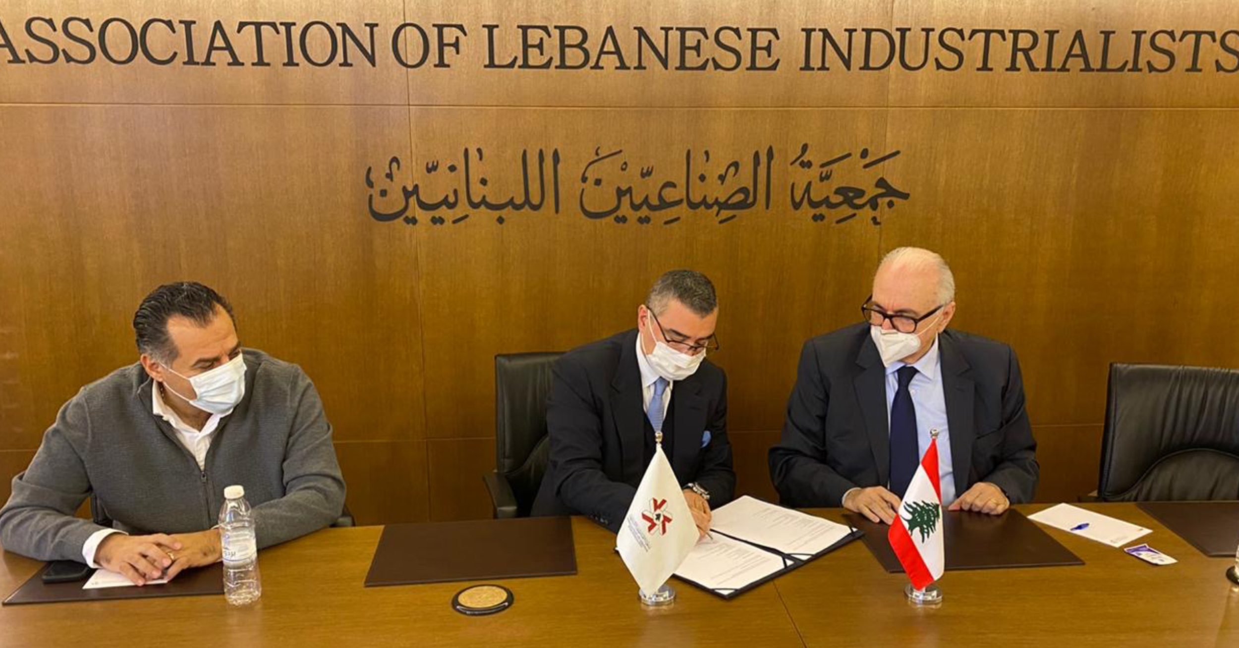 “سيدر أوكسيجين” توقّع مذكرة تفاهم مع جمعية الصناعيين اللبنانيين.